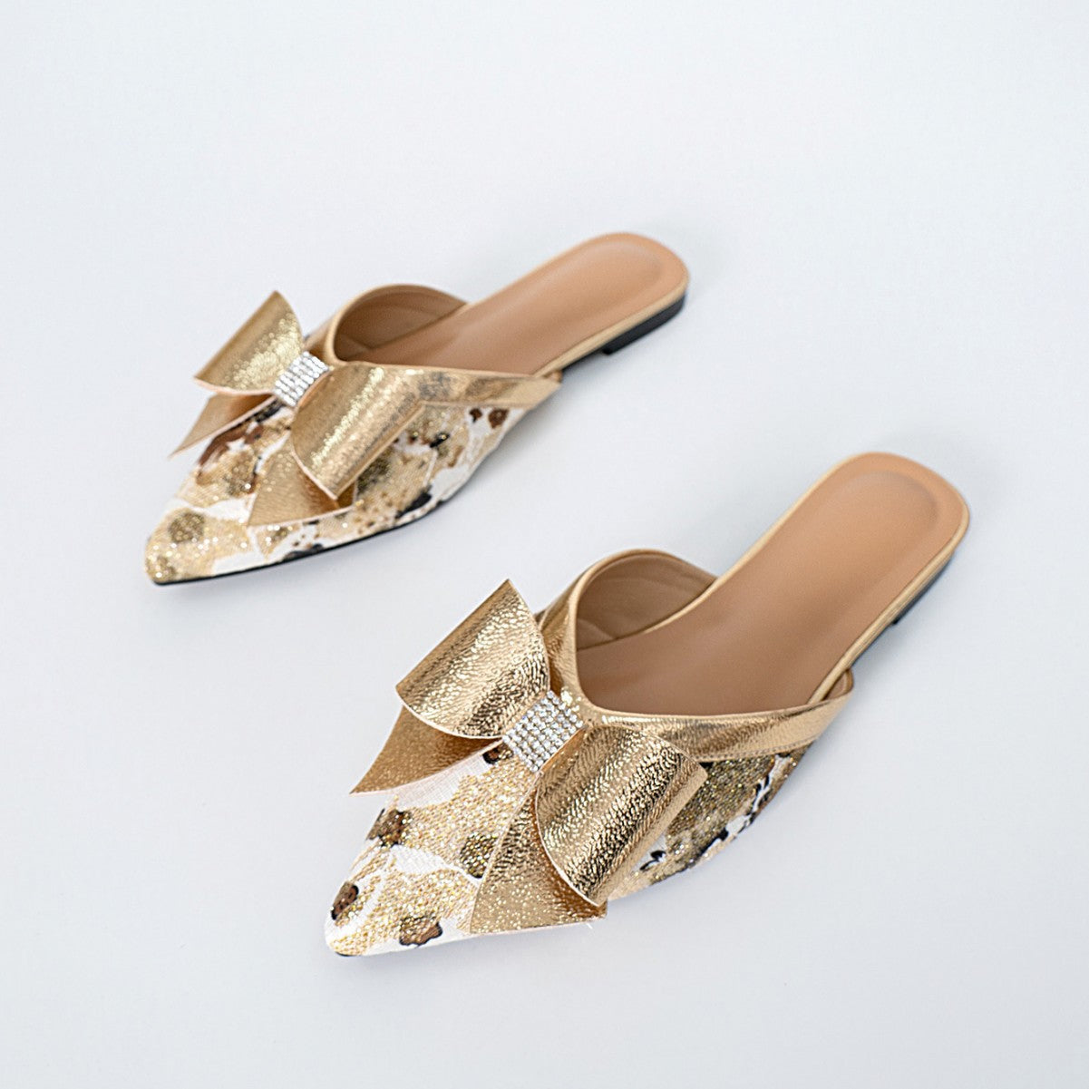 Zapatos de tacón de punta versátiles, nuevos para primavera.