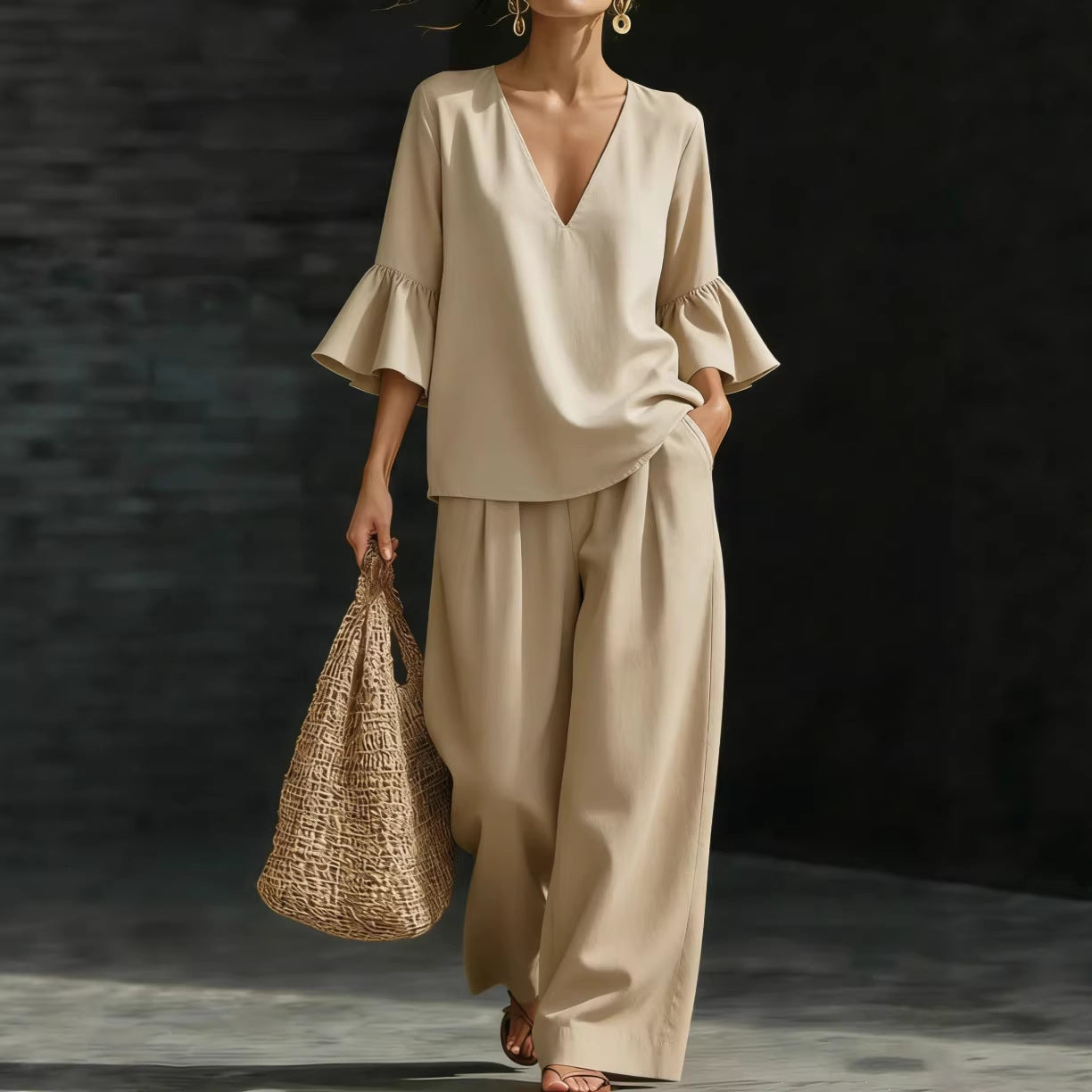 Conjunto de dos piezas para mujer: top con cuello en V y mangas con volantes y pantalón de pierna ancha.