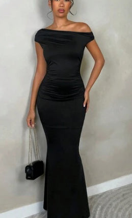 Elegant women's summer dress, ideal for parties, daily dates, with an asymmetrical neckline, one shoulder, open front, long pleated skirt and wavy texture.