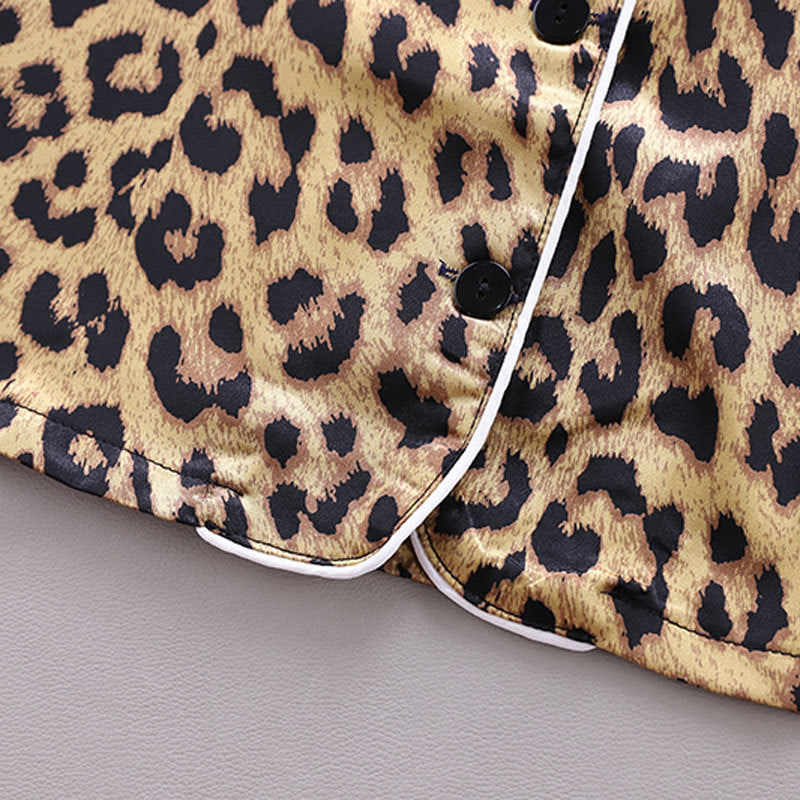 Pijama de Niña de Manga Corta con Estampado de Leopardo — Cómodo y Divertido