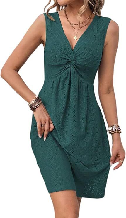 Vestido de mujer con escote anudado y cintura arrugada