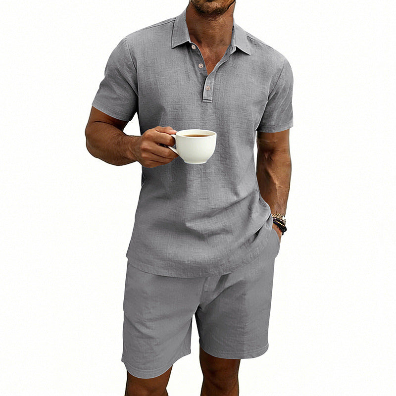 Conjunto informal de lino para hombre con pantalón corto de manga corta.