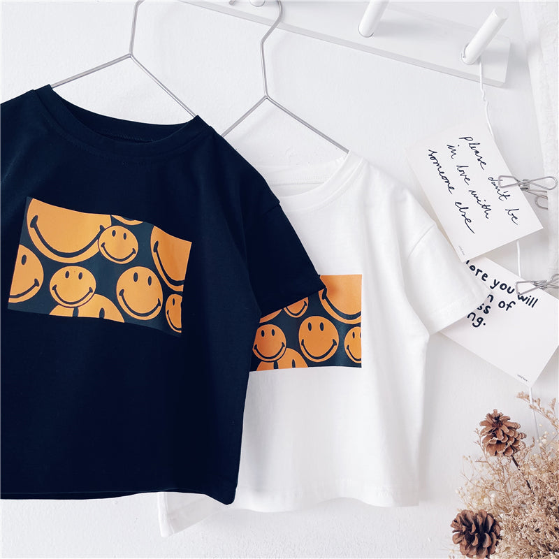Camiseta con Estampado de Cara Sonriente para Niño — Alegre y Divertida