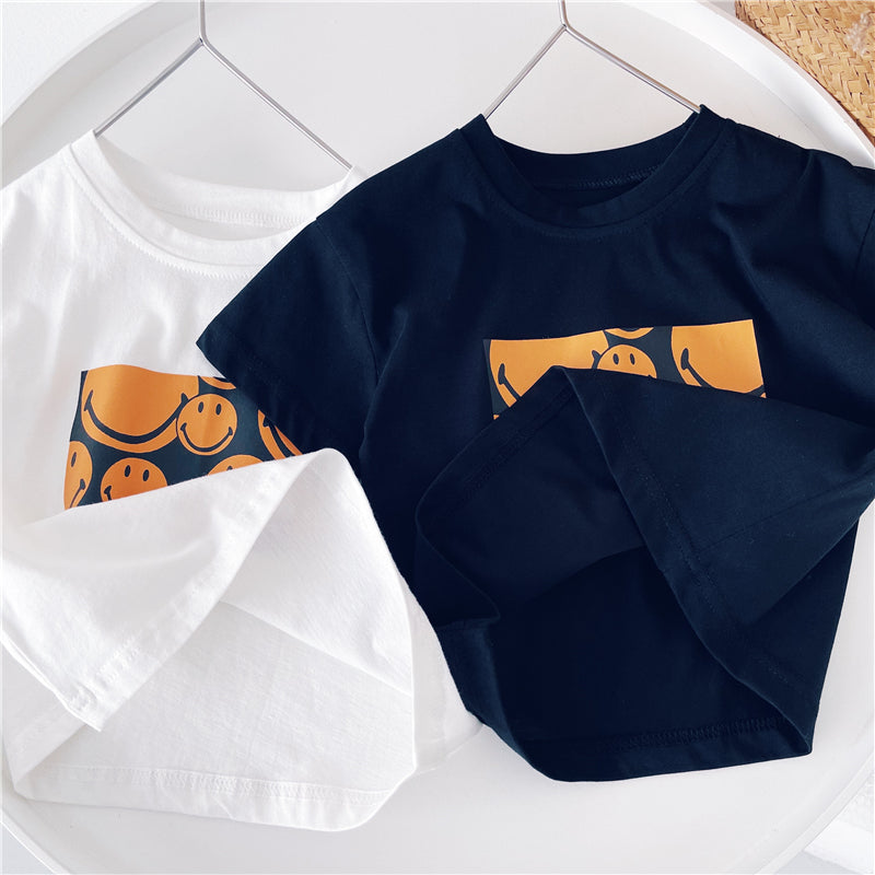 Camiseta con Estampado de Cara Sonriente para Niño — Alegre y Divertida