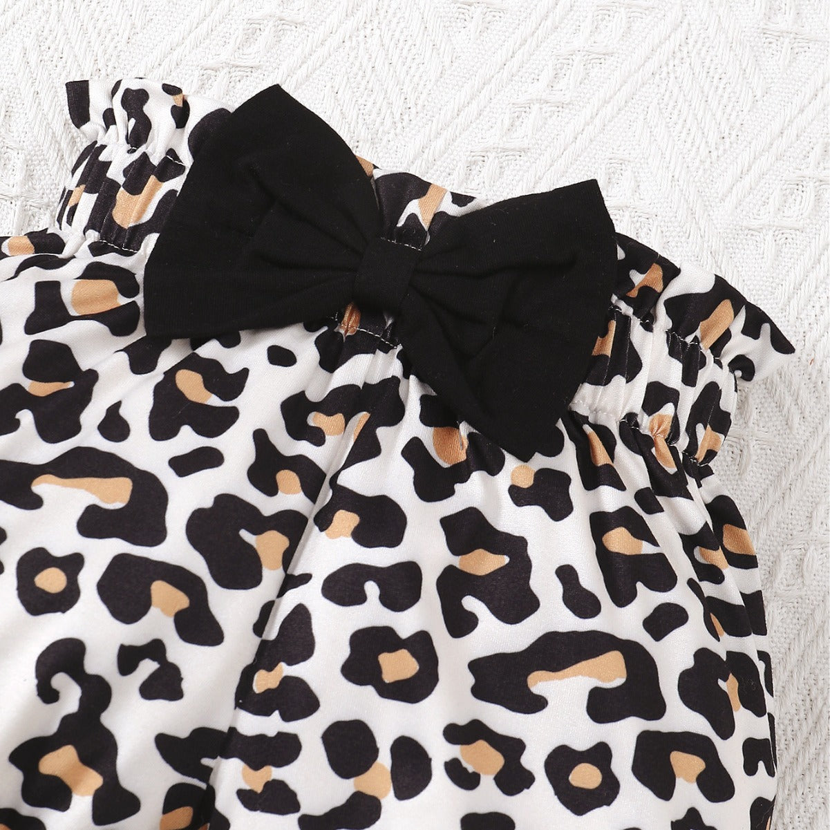 Mono Infantil con Lazo y Pantalón Corto de Estampado Leopardo — Algodón Bebé