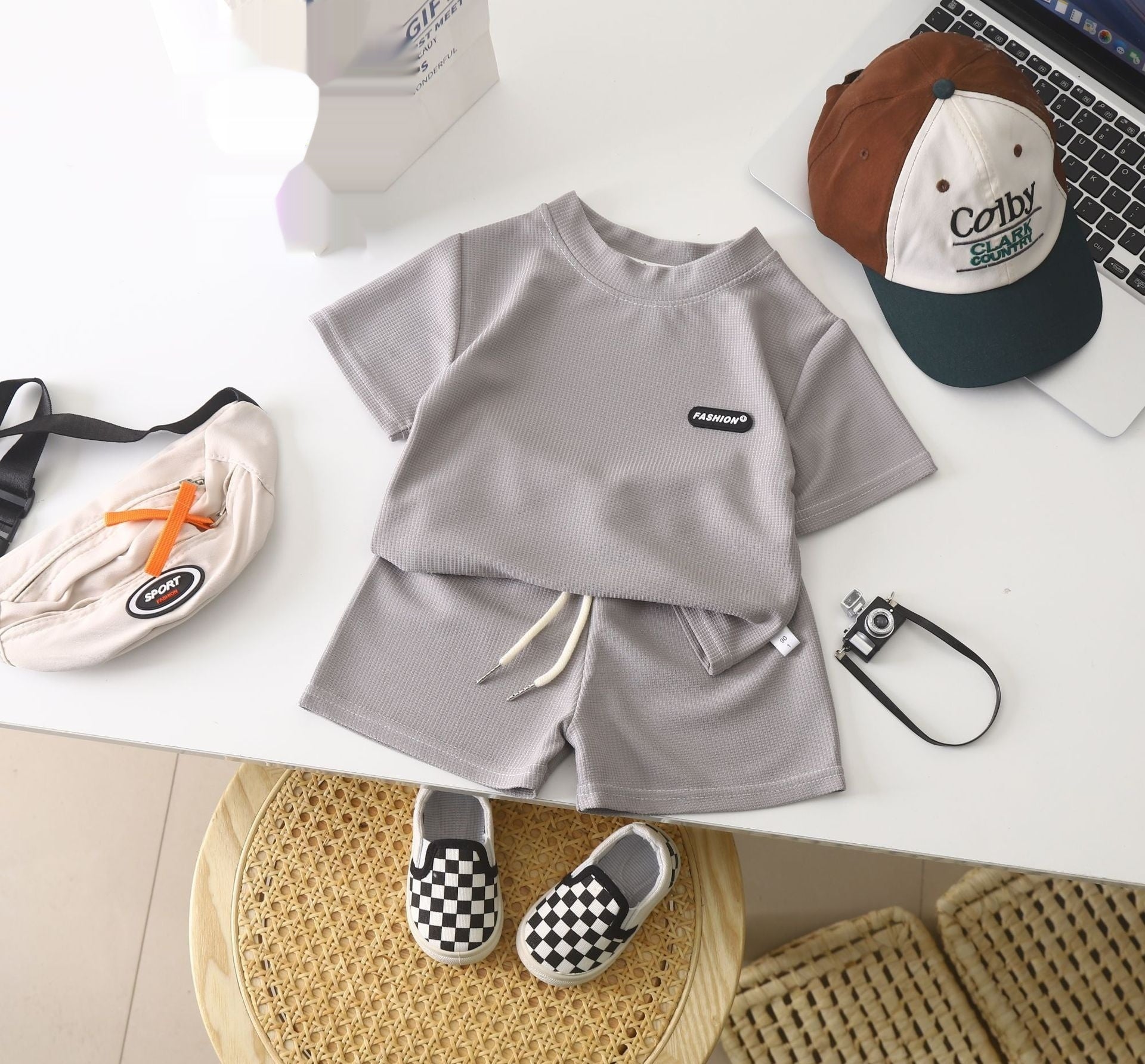 Conjunto de Camiseta y Pantalón de Lino para Niños — Fresco y Natural
