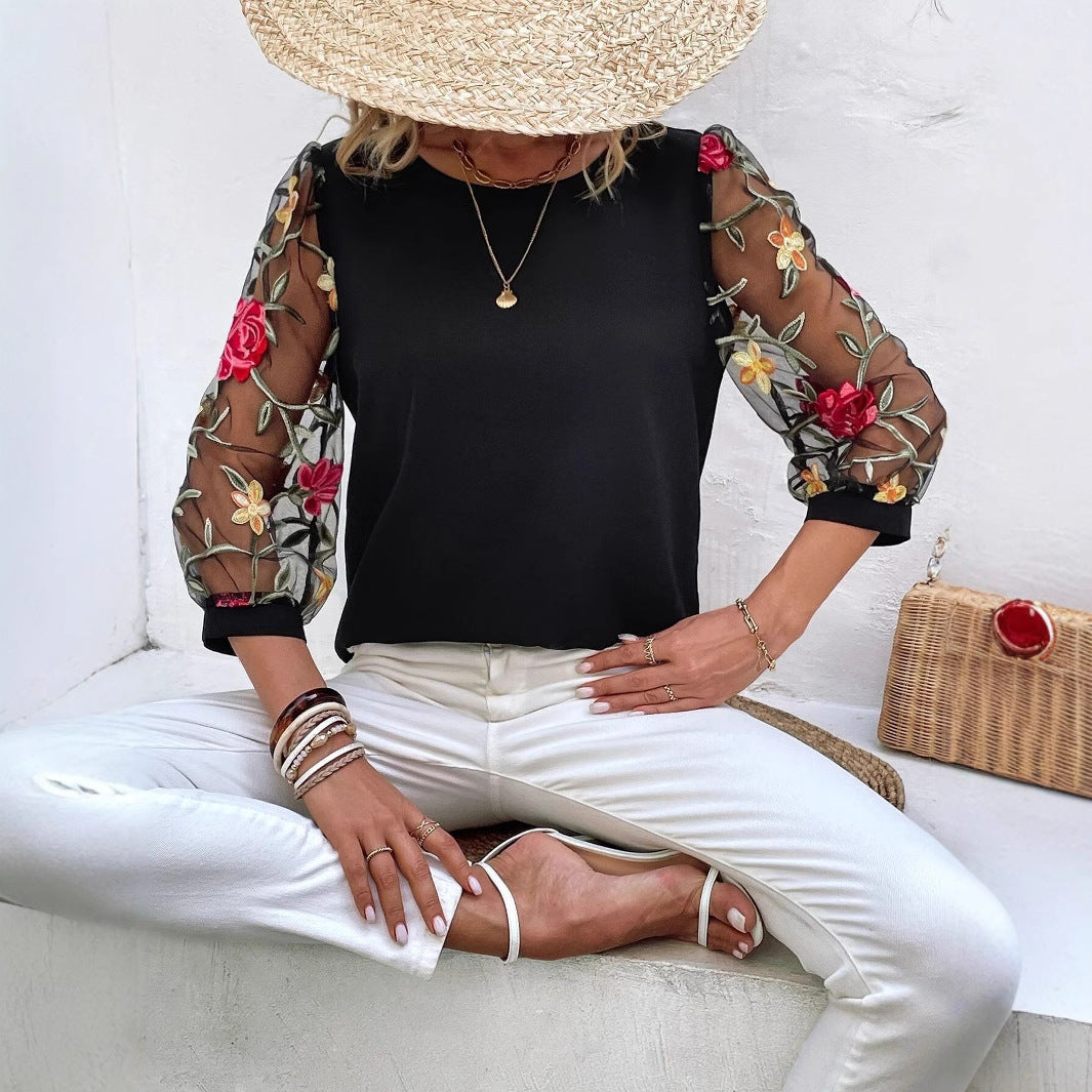 Top informal de malla negra con retazos