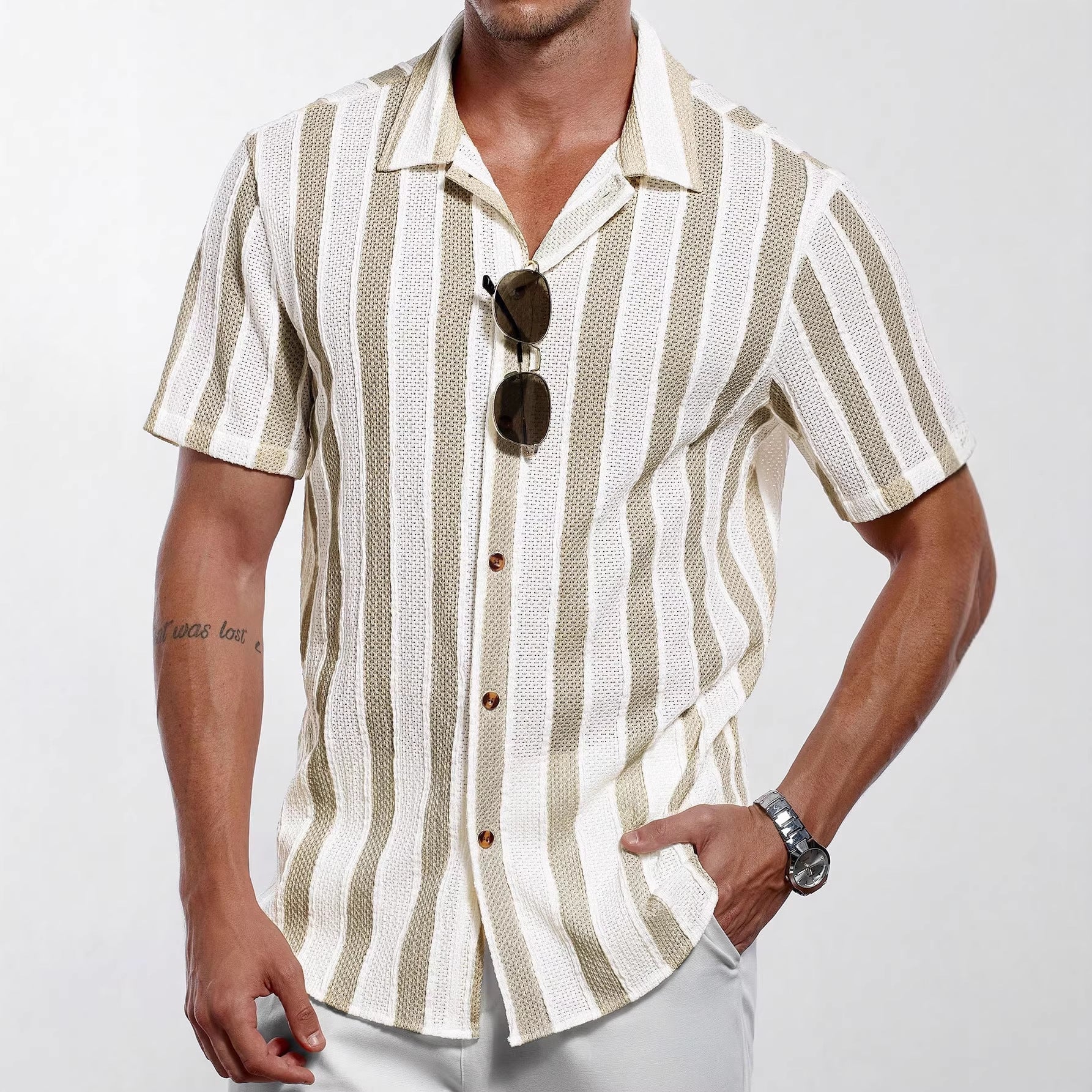 CAMISA DE CUELLO EN V PARA HOMBRES
