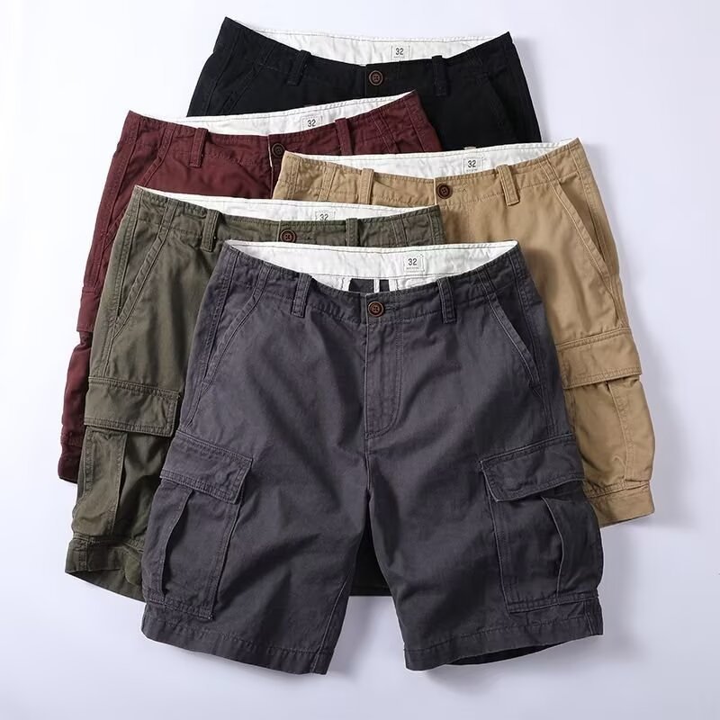 Pantalones cargo de estilo retro para hombre, de corte relajado y largo medio, con múltiples bolsillos.