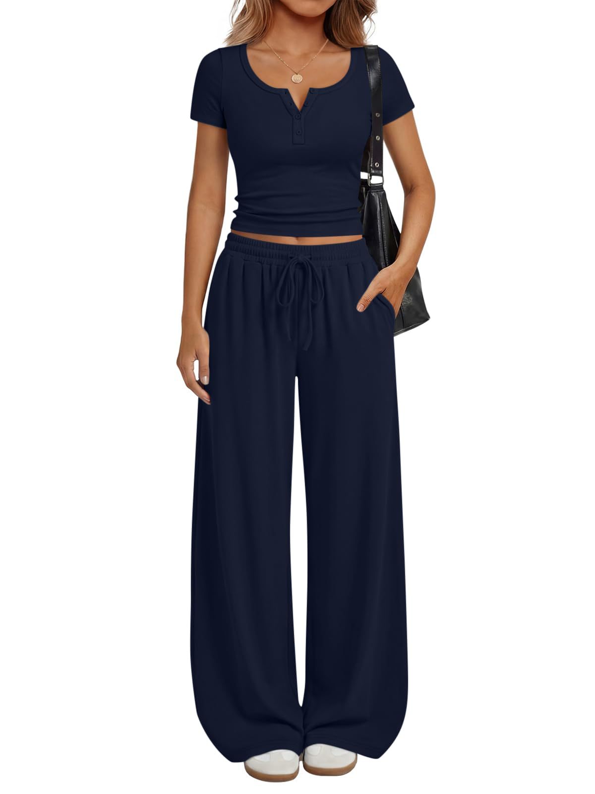 Conjunto de ropa de estar por casa para mujer: top de manga corta y pantalón de pierna ancha.