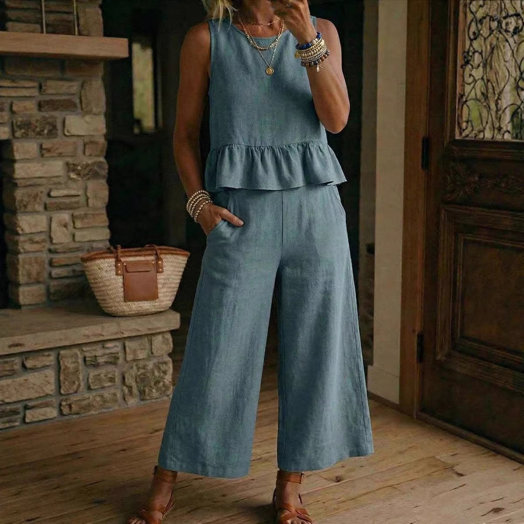 Conjunto de mujer de top sin mangas con volantes y pantalón corto de algodón y lino.