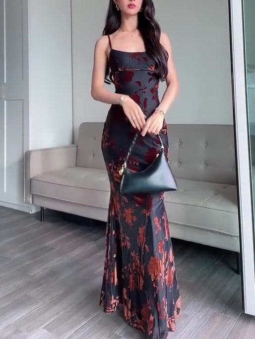Vestido largo de tirantes flocado.