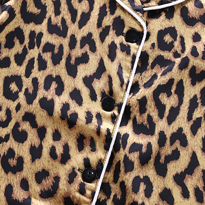 Pijama de Niña de Manga Corta con Estampado de Leopardo — Cómodo y Divertido