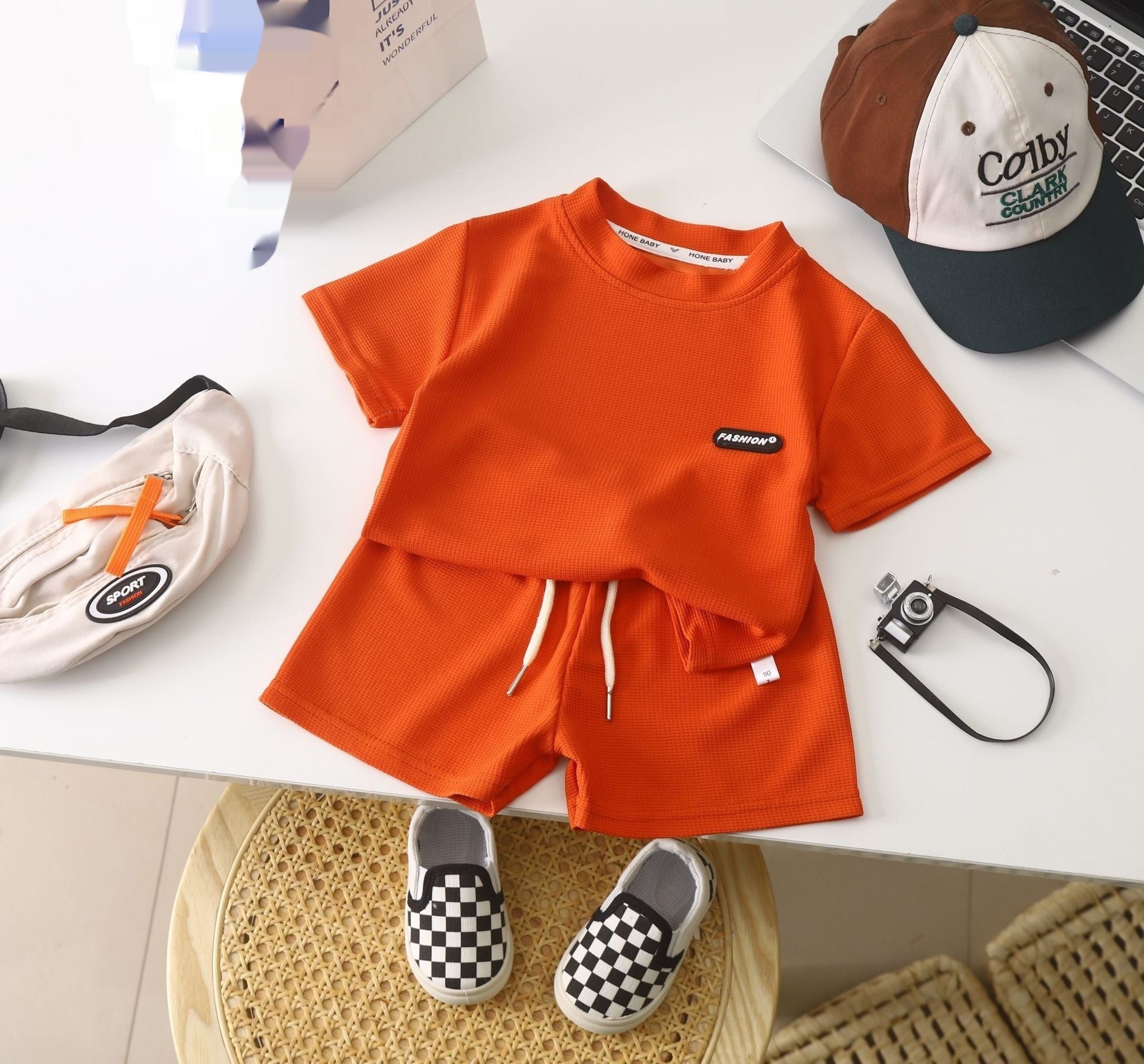 Conjunto de Camiseta y Pantalón de Lino para Niños — Fresco y Natural