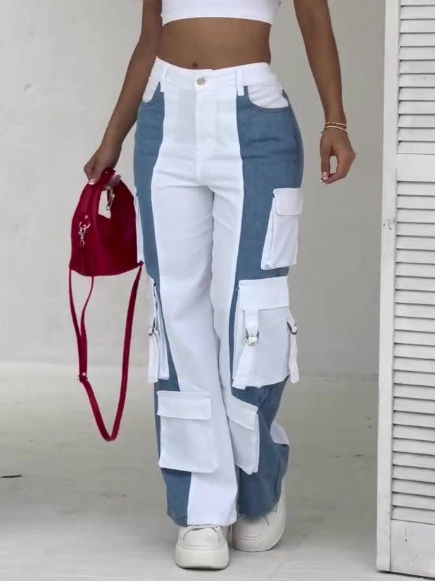 Pantalones vaqueros cargo con bolsillos en contraste
