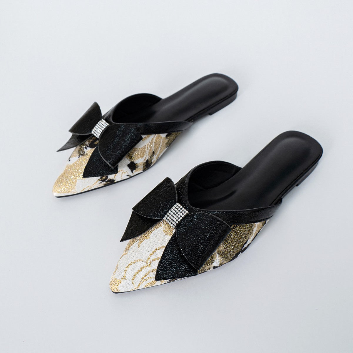 Zapatos de tacón de punta versátiles, nuevos para primavera.