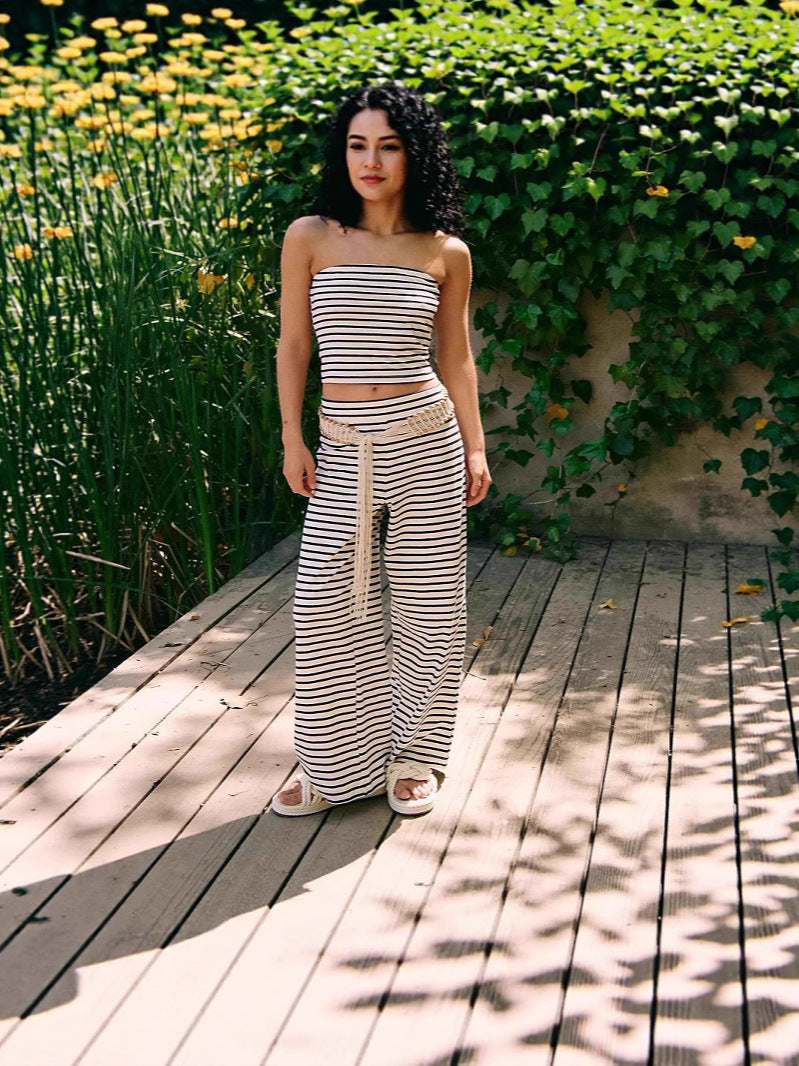Conjunto de top y pantalón de tubo a rayas estampadas