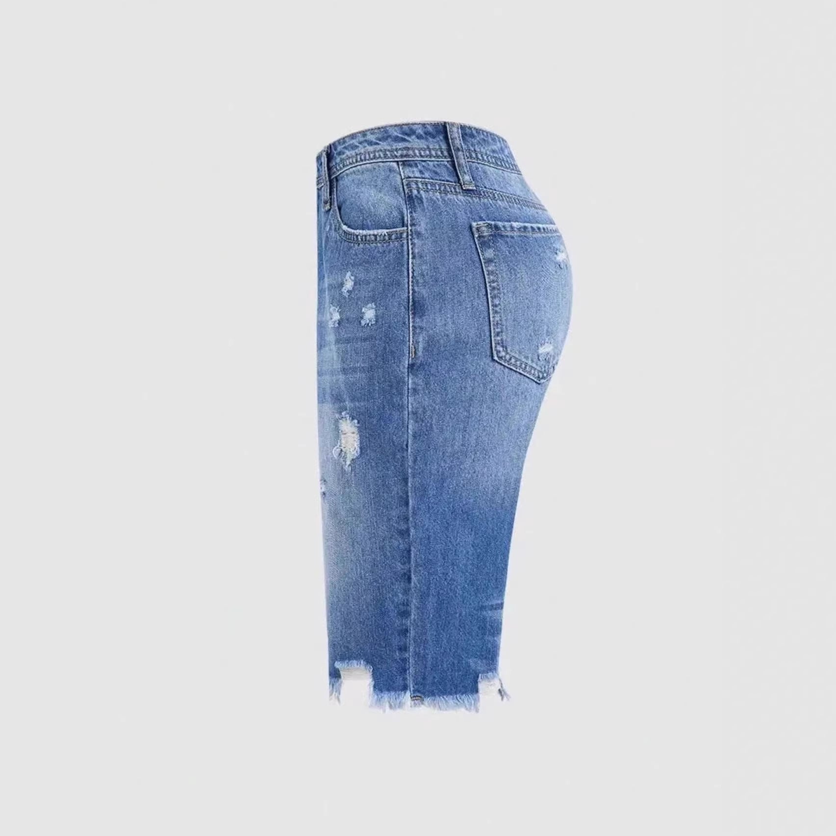 Pantalones cortos vaqueros rotos de largo medio — estilo casual