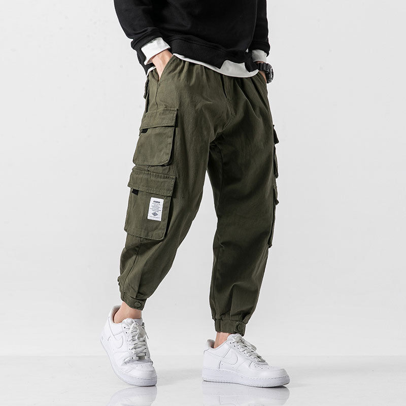 Pantalones militares casuales de corte ajustado para hombre.
