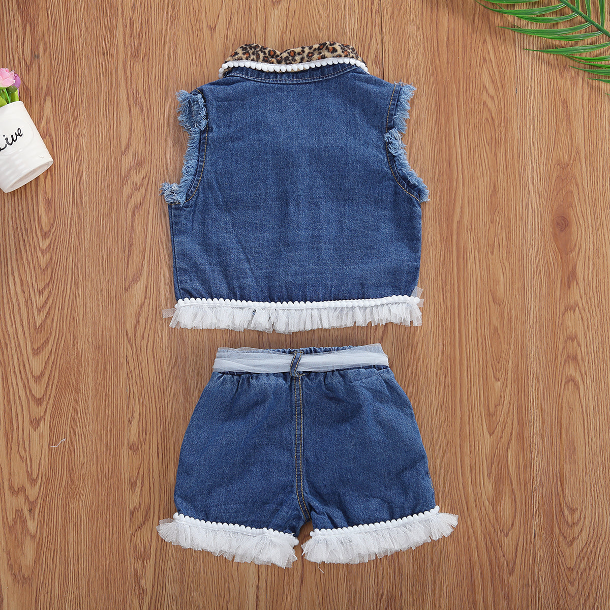 Conjunto Dos Piezas Niña Top Sin Mangas y Shorts Vaqueros — 1 a 6 Años