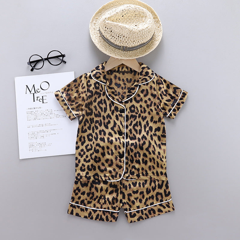Pijama de Niña de Manga Corta con Estampado de Leopardo — Cómodo y Divertido