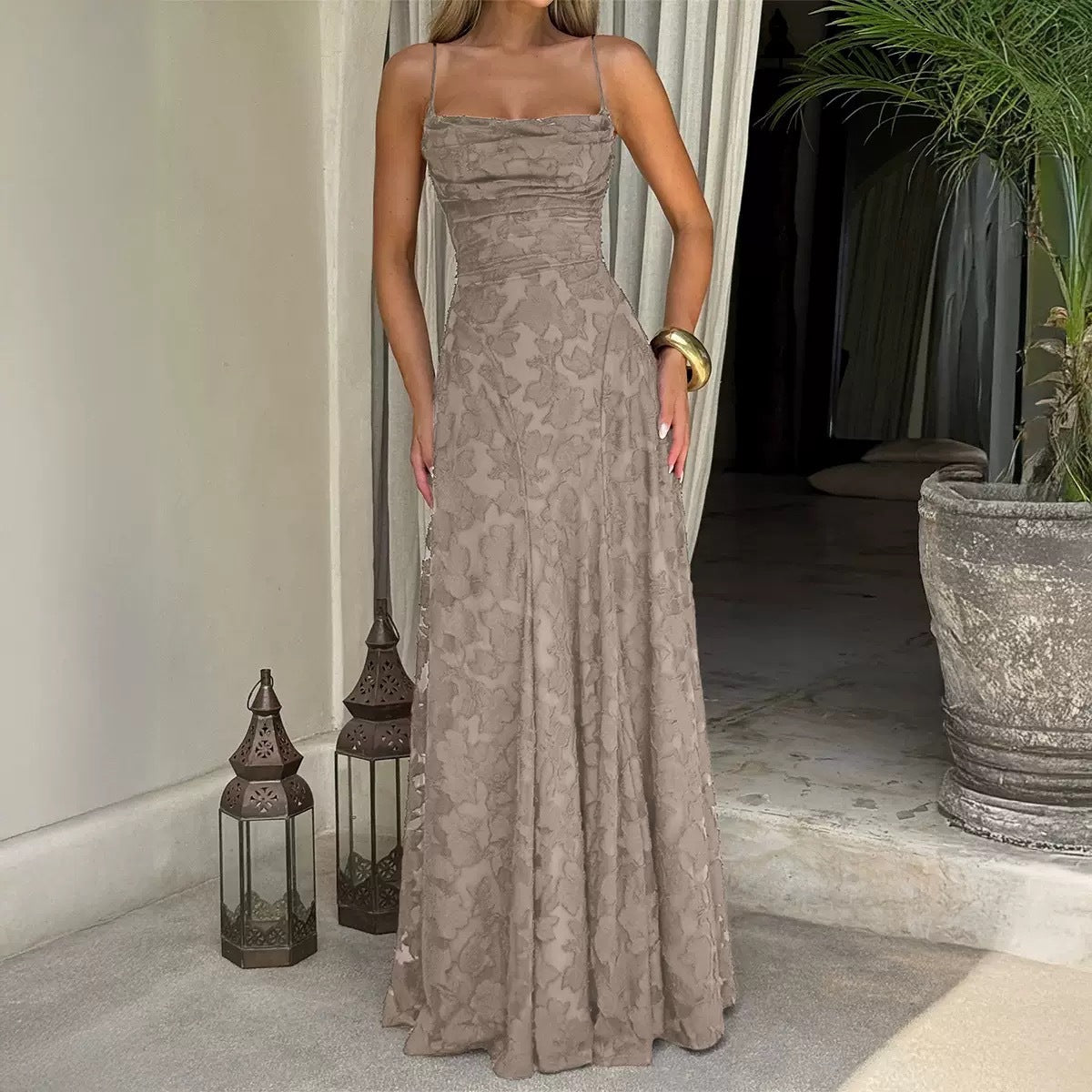 Vestido rojo vino con tirantes — estilo Spice Girls