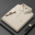 Camisa de manga corta para hombre con solapa y color liso.