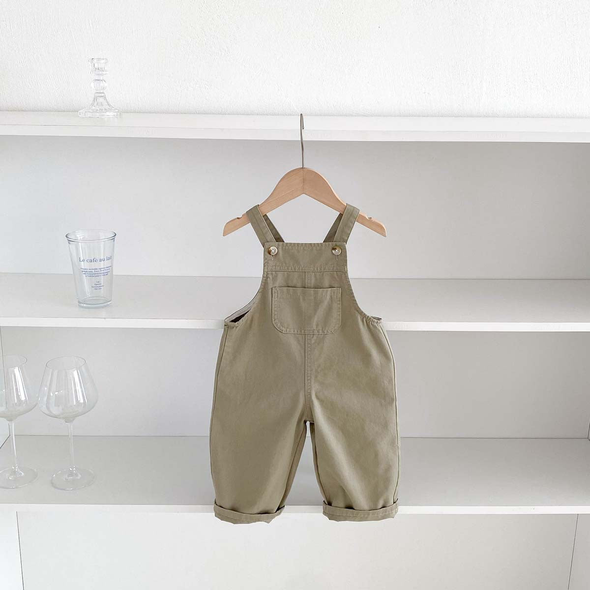Mono vaquero informal con tirantes para bebé y niño pequeño