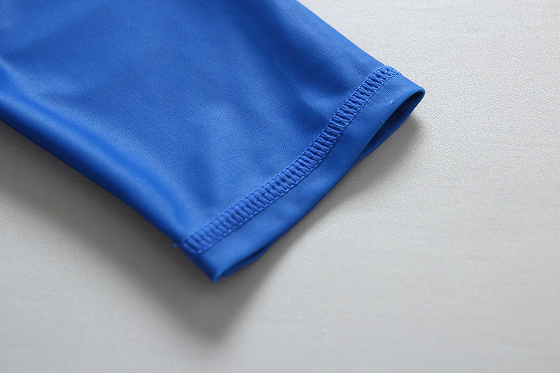 Traje de Baño Infantil a Rayas Azul Marino con Gorro de Sol — Poliéster