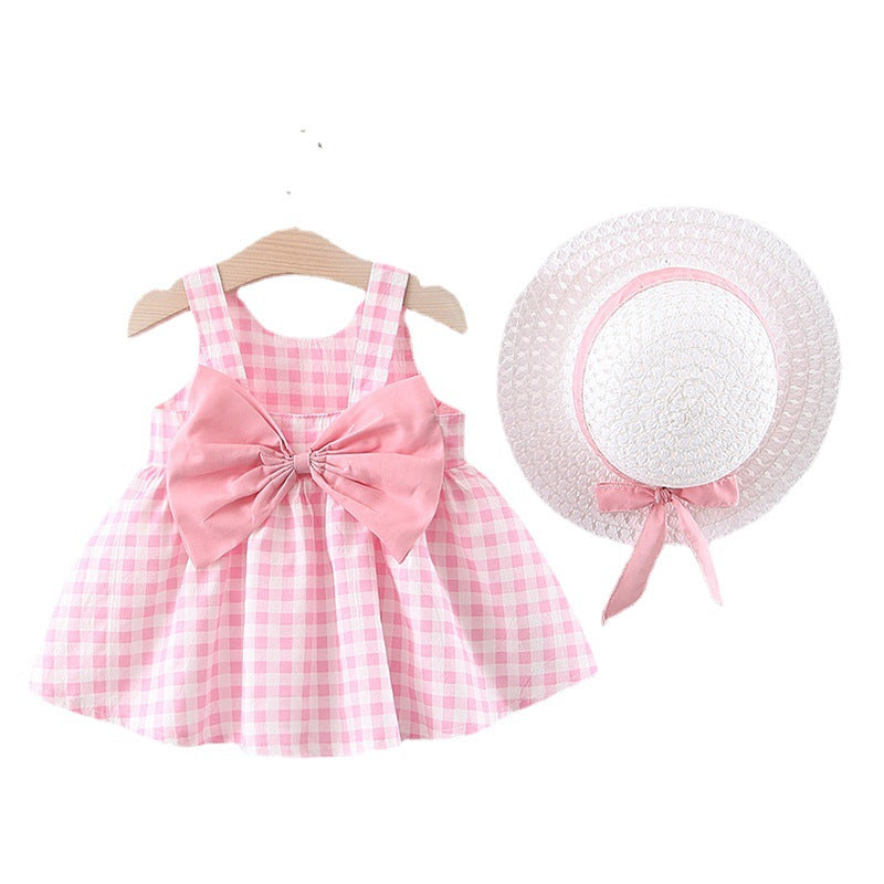 Vestido a Cuadros para Bebé Niña con Sombrero de Paja — Algodón