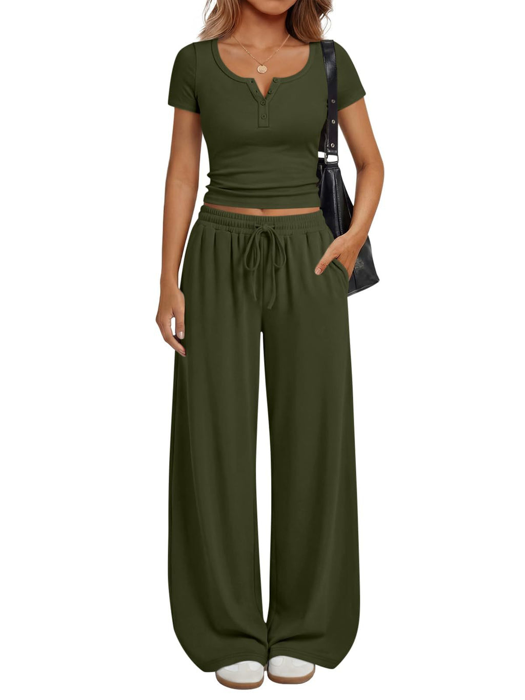 Conjunto de ropa de estar por casa para mujer: top de manga corta y pantalón de pierna ancha.