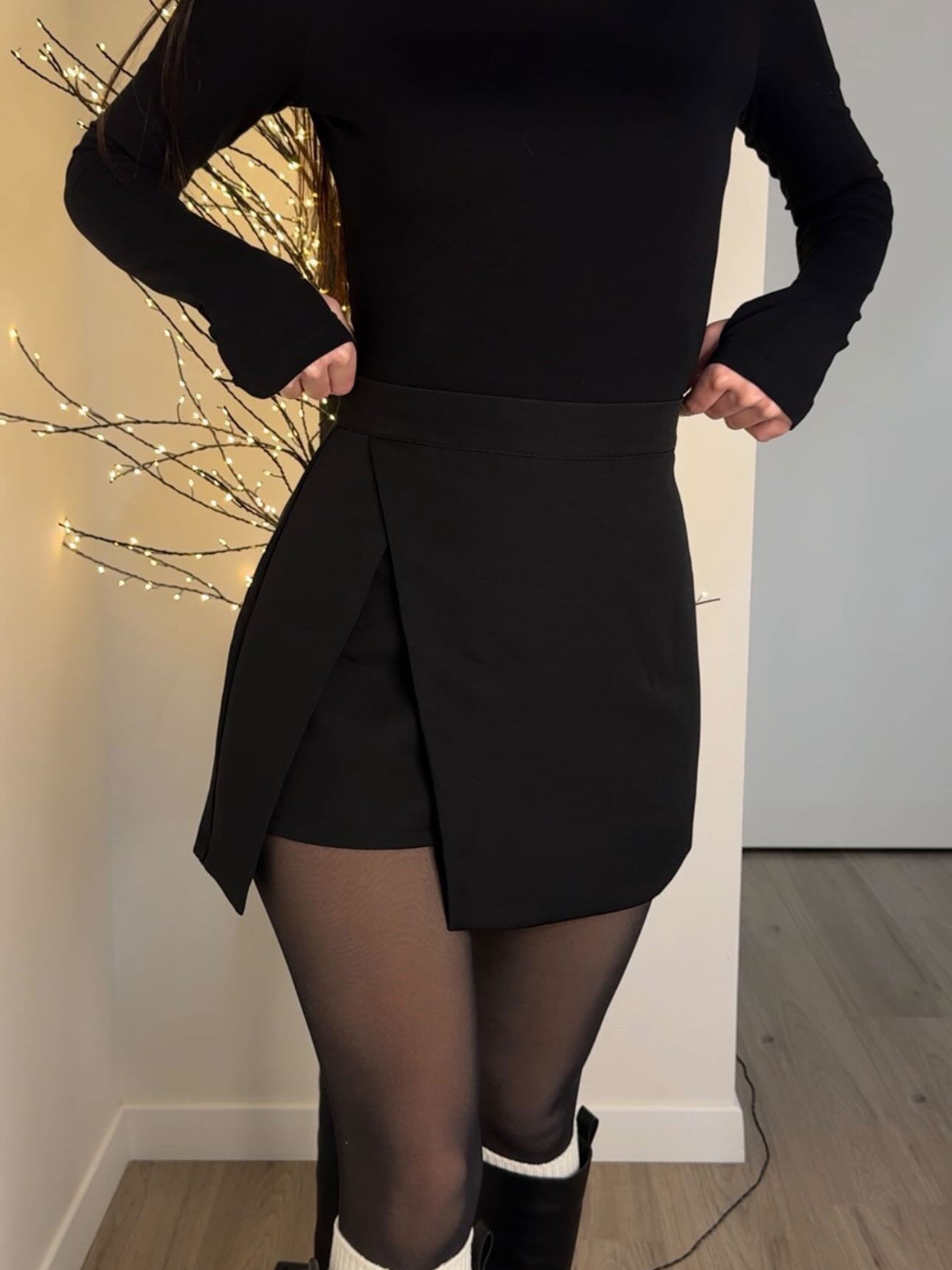 Falda Pantalón Negra de Talle Alto para Mujer — Poliéster Elegante