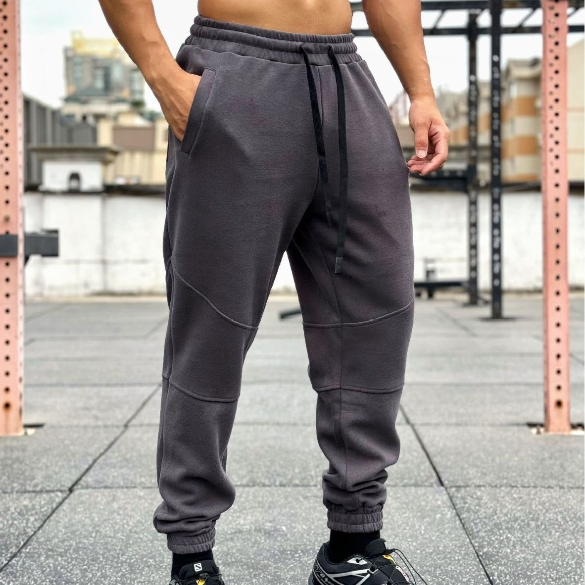 Pantalones deportivos americanos para hombre con puños y cordón ajustable.