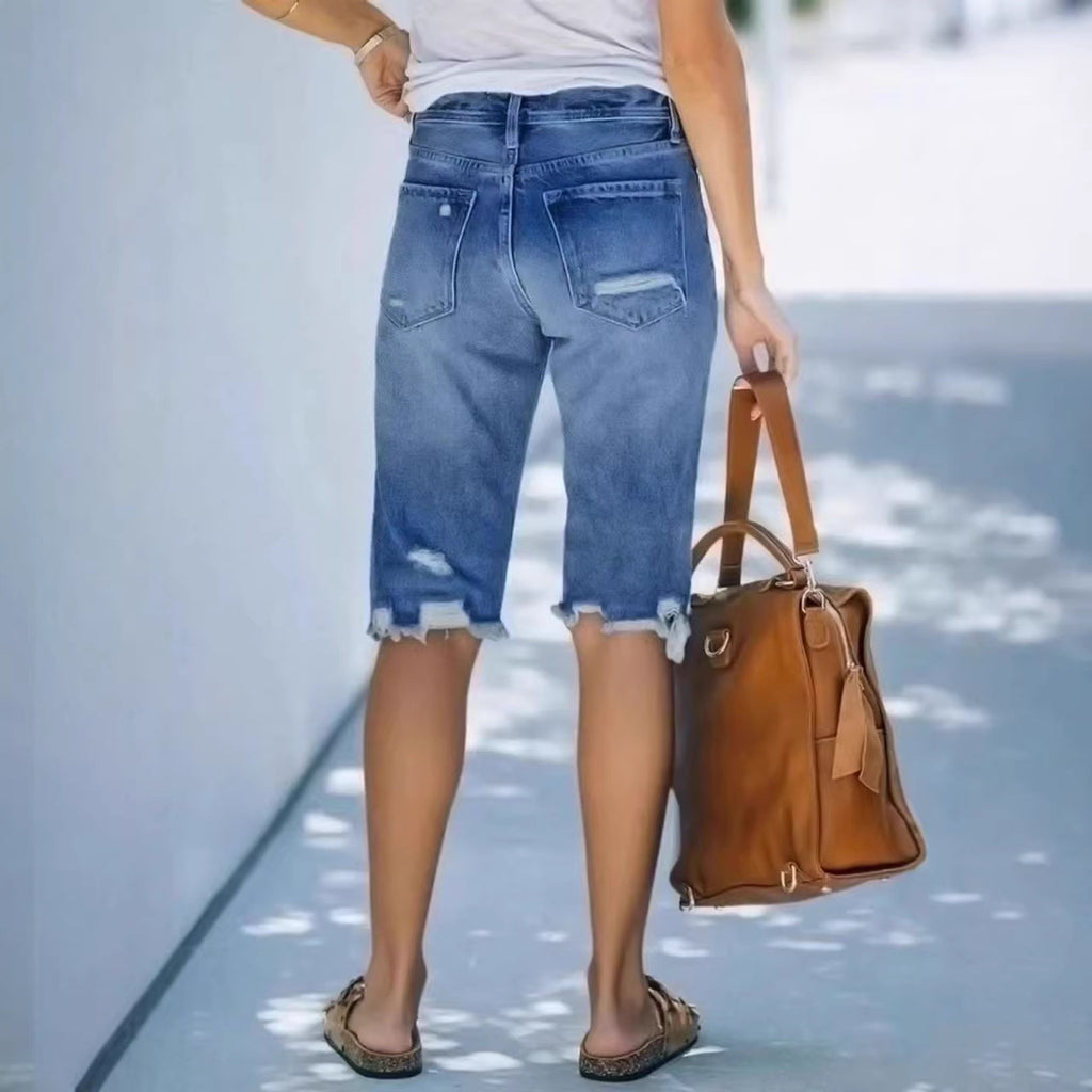 Pantalones cortos vaqueros rotos de largo medio — estilo casual