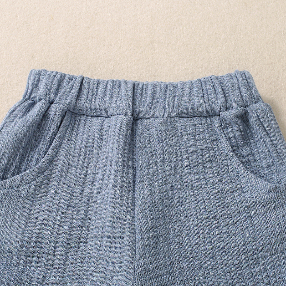 Conjunto de Camiseta y Pantalón Corto de Vestir para Niño — Elegante y Cómodo