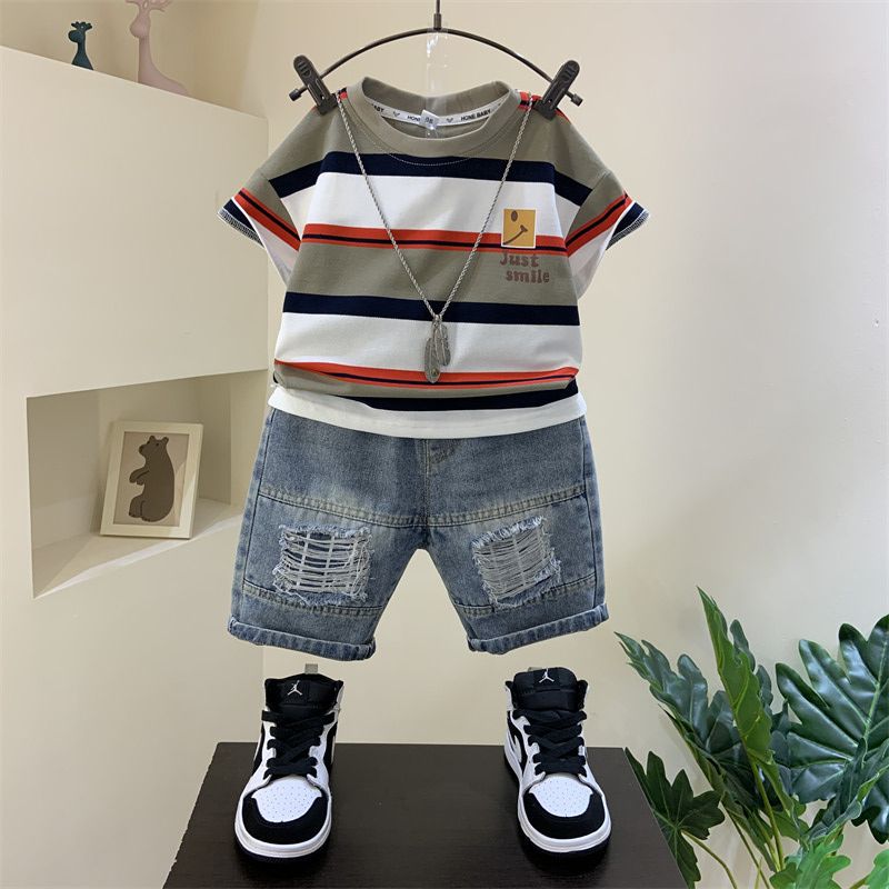 Conjunto de Camiseta y Pantalón Vaquero para Niño — Casual y Moderno