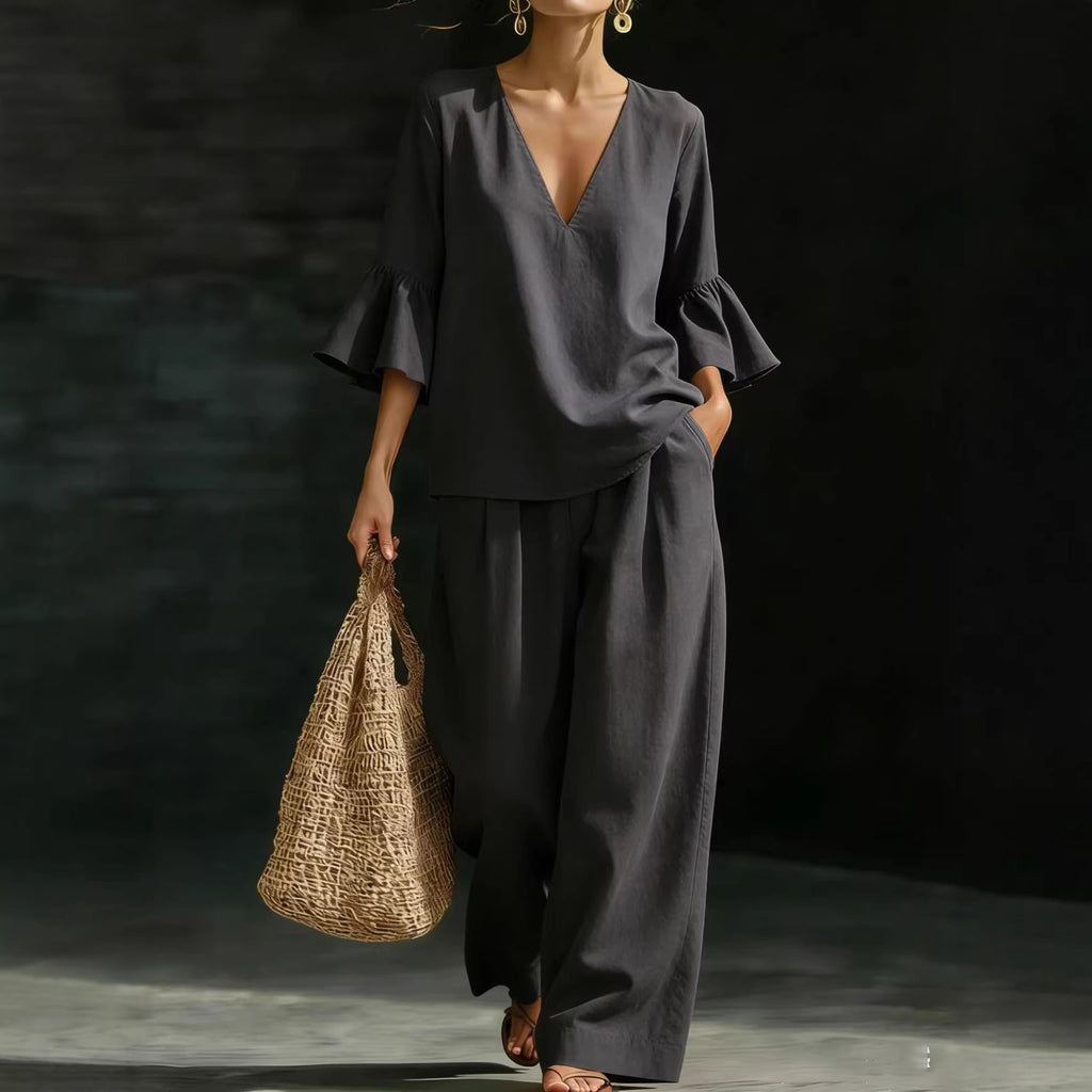 Conjunto de dos piezas para mujer: top con cuello en V y mangas con volantes y pantalón de pierna ancha.
