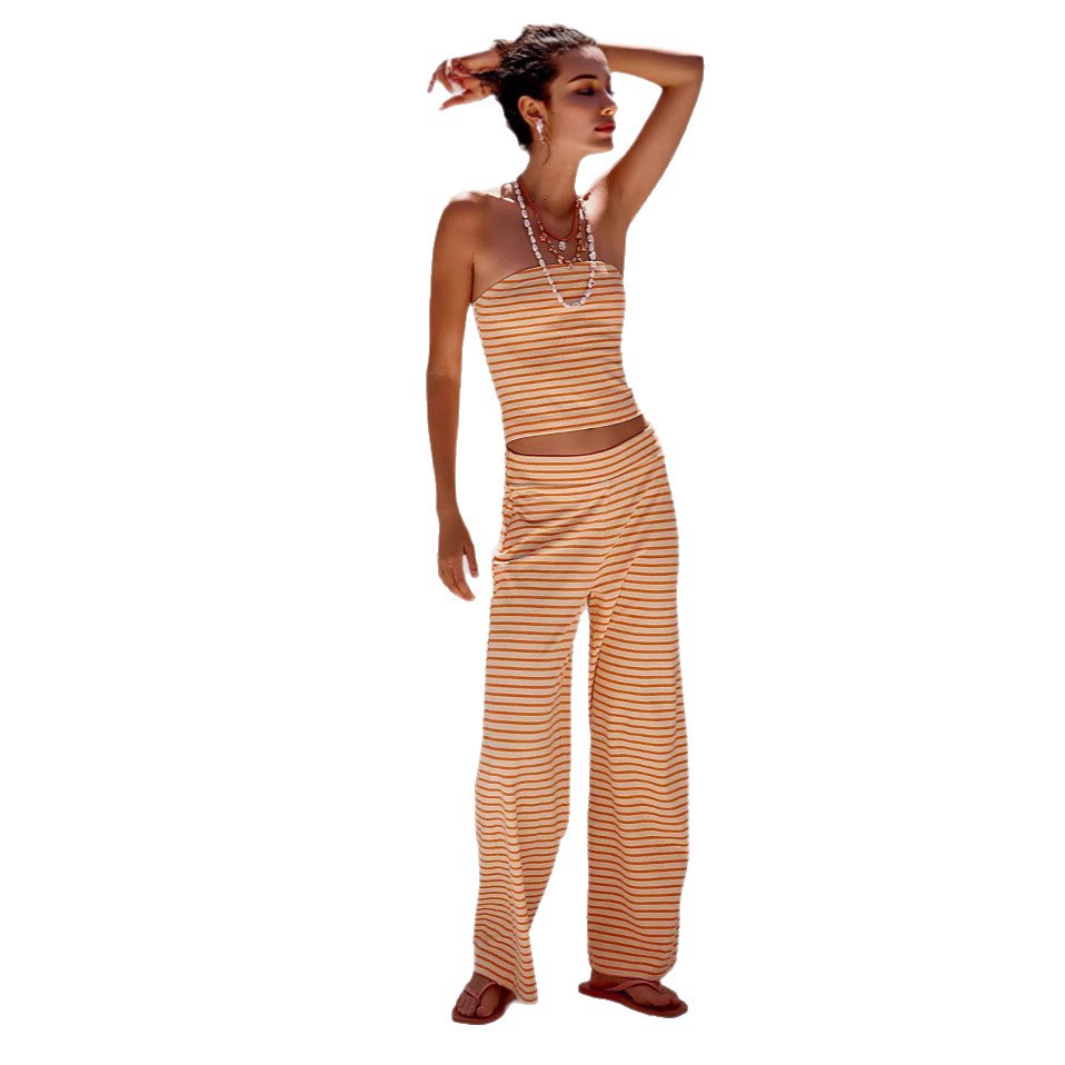 Conjunto de top y pantalón de tubo a rayas estampadas