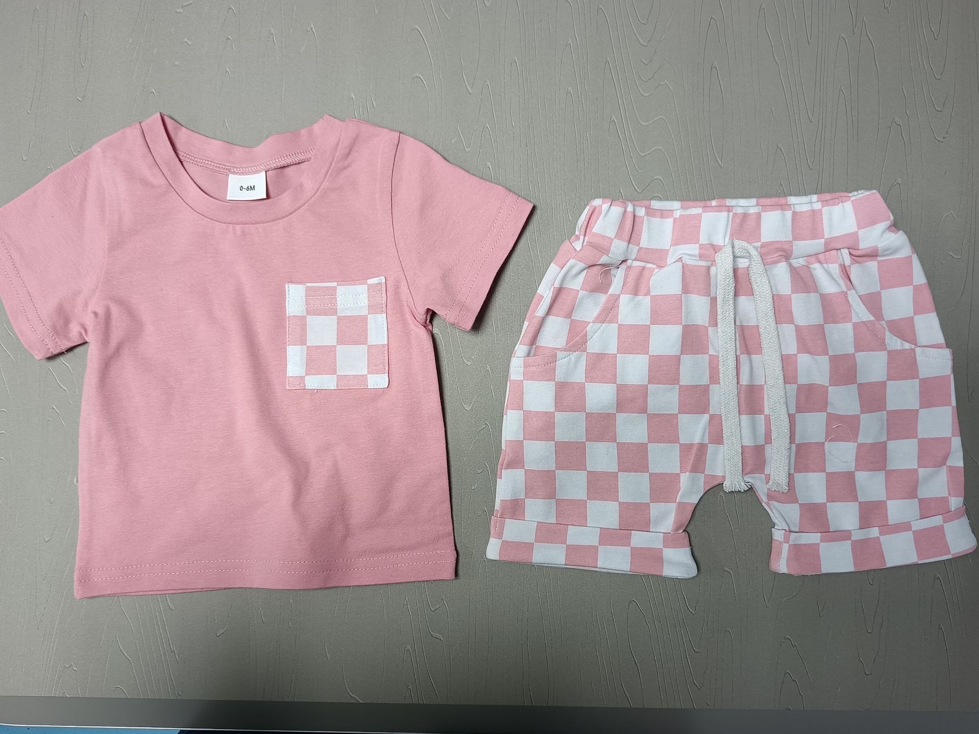 Conjunto Informal de Pantalón Corto a Cuadros para Bebé — Estilo Casual desde Pequeñito
