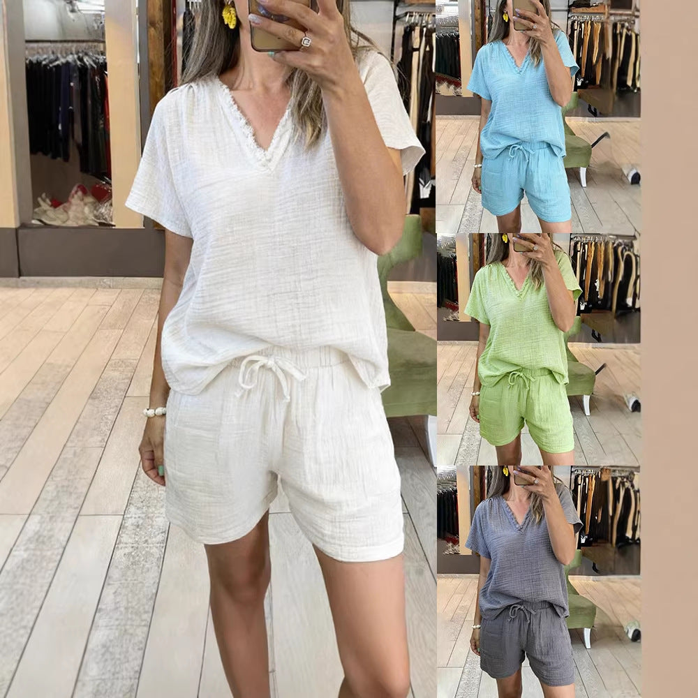 Conjunto informal de top de manga corta con cuello en V y shorts para mujer.