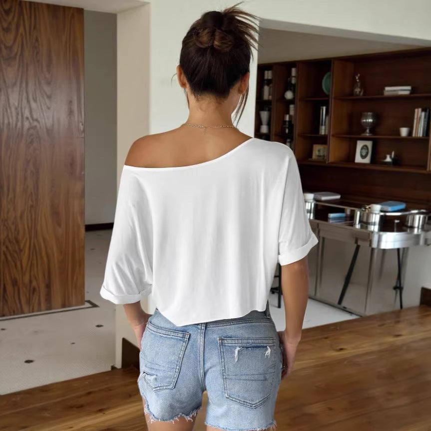Camiseta corta sexy informal para mujer con hombros descubiertos y abdomen al descubierto.
