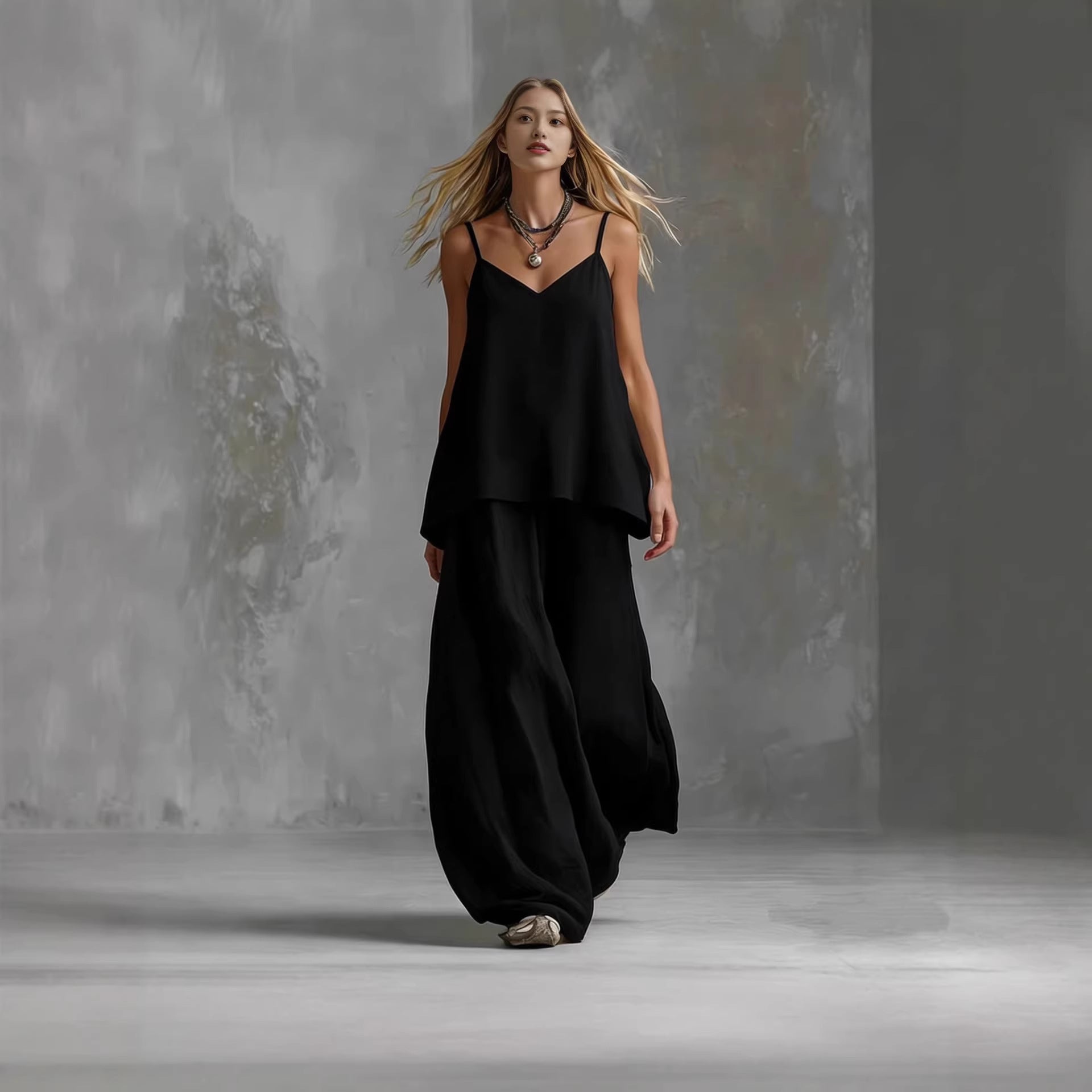 Traje elegante de mujer sin mangas de color liso
