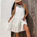 Elegante y moderno vestido blanco corto