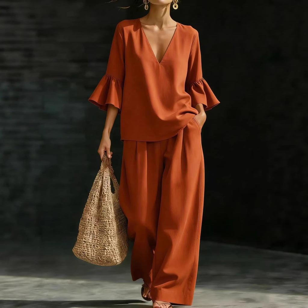 Conjunto de dos piezas para mujer: top con cuello en V y mangas con volantes y pantalón de pierna ancha.