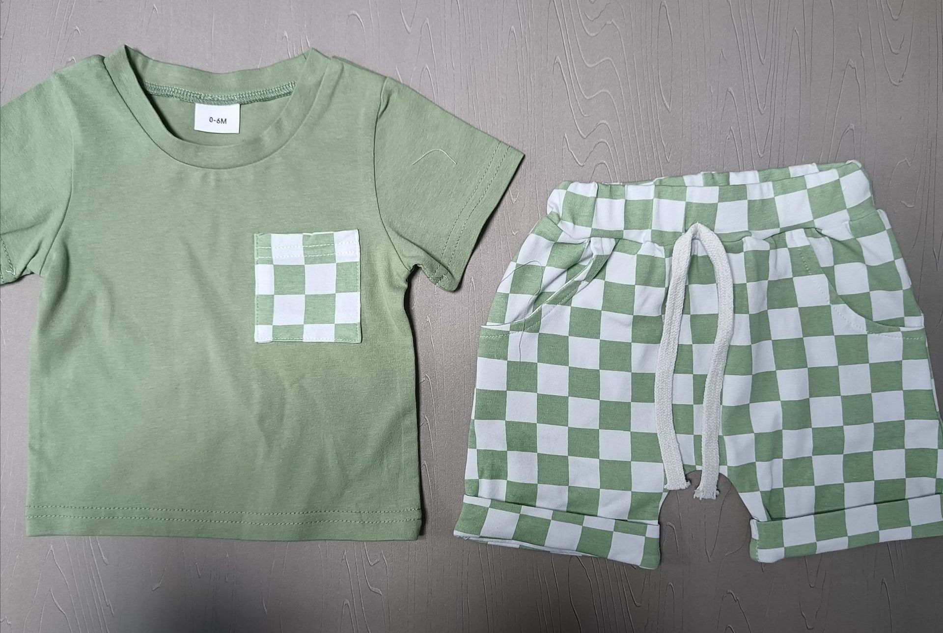 Conjunto Informal de Pantalón Corto a Cuadros para Bebé — Estilo Casual desde Pequeñito