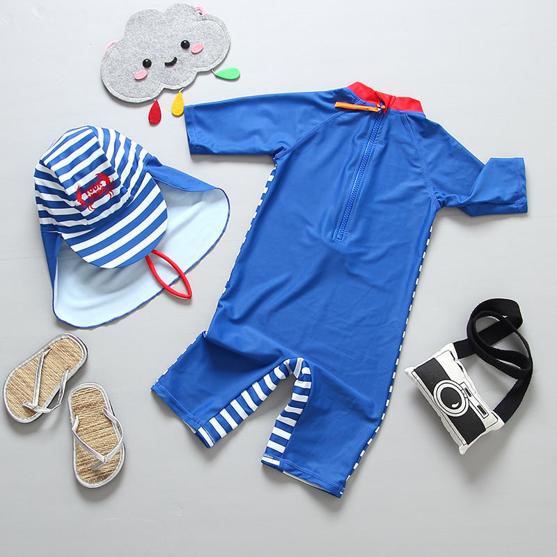 Traje de Baño Infantil a Rayas Azul Marino con Gorro de Sol — Poliéster