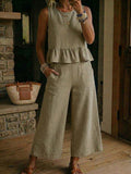 Conjunto de mujer de top sin mangas con volantes y pantalón corto de algodón y lino.