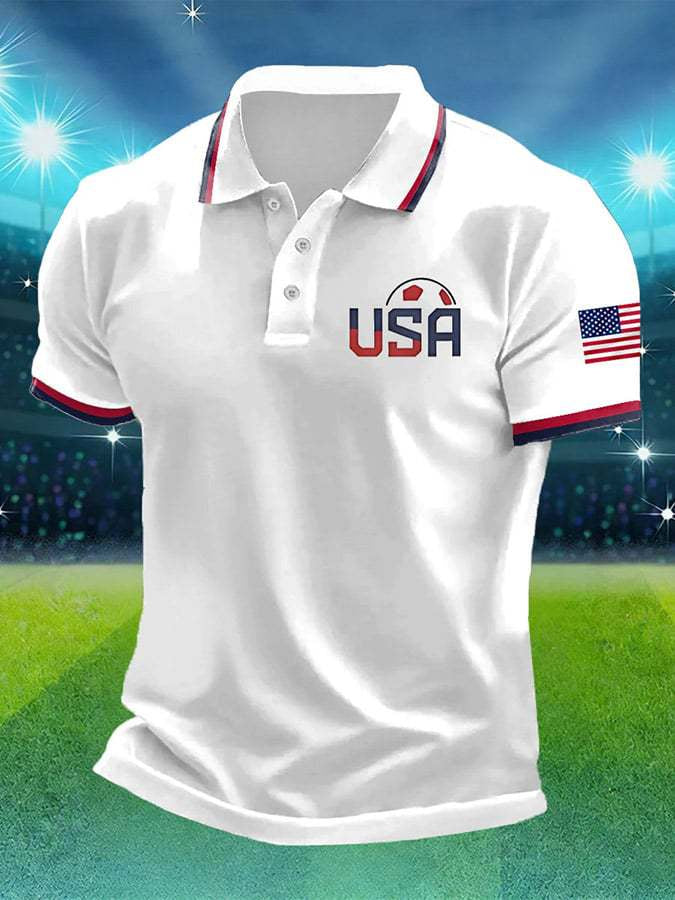 Camiseta de manga corta con estampado de la bandera nacional y cuello vuelto. Camisa tipo polo