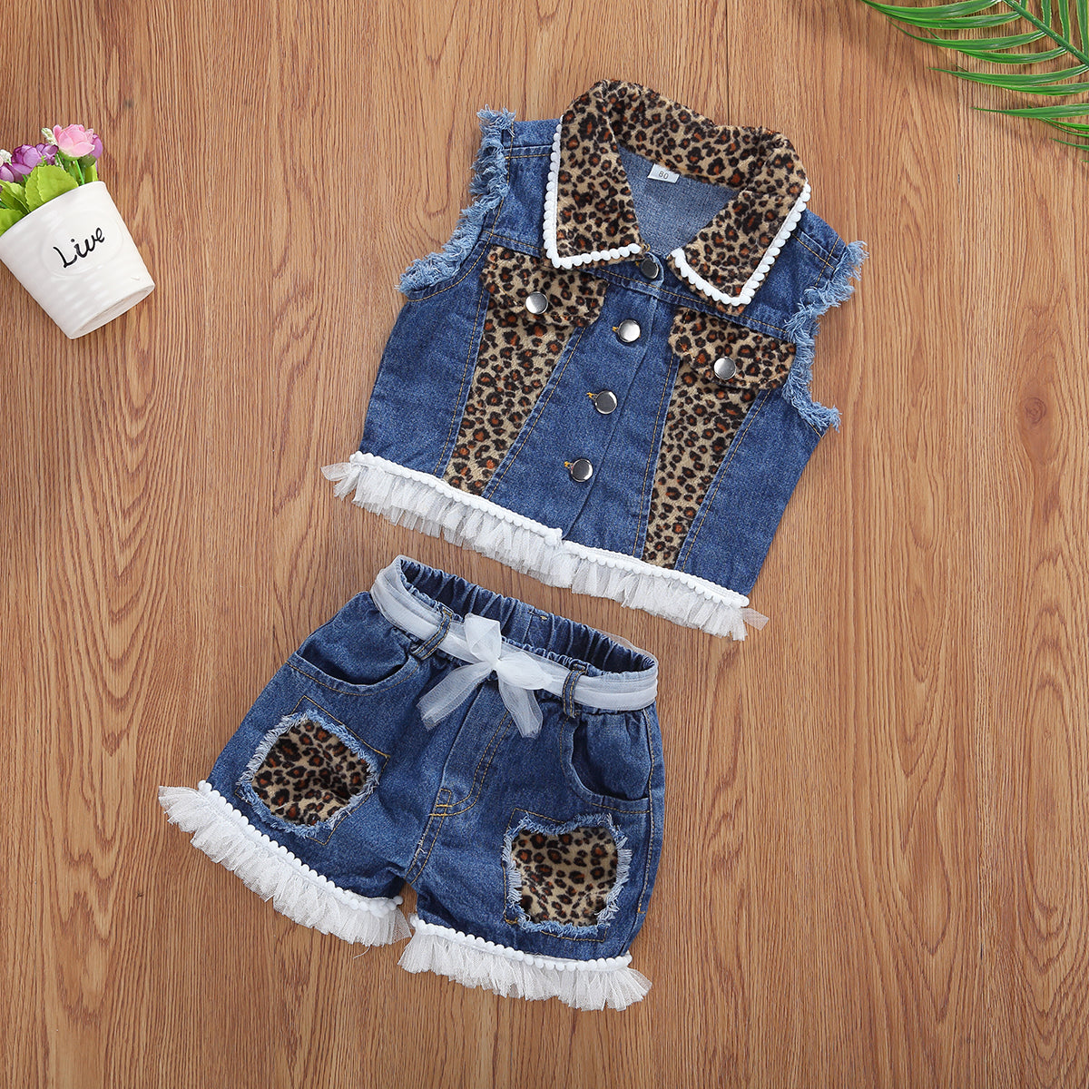 Conjunto Dos Piezas Niña Top Sin Mangas y Shorts Vaqueros — 1 a 6 Años