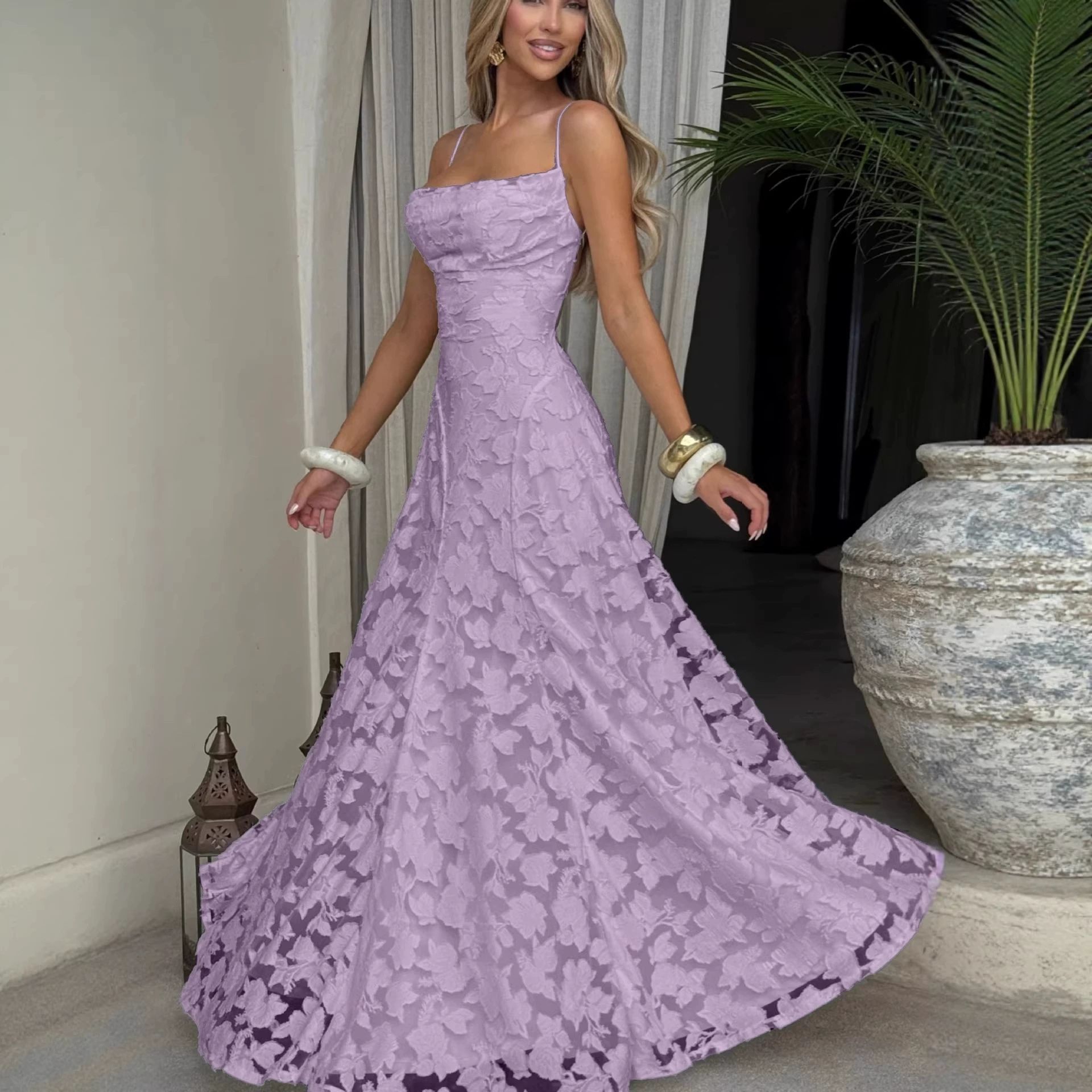 Vestido rojo vino con tirantes — estilo Spice Girls